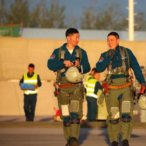 (战机归来手游)战机归来红包游戏：开启你的空战冒险，赢取丰厚红包奖励！