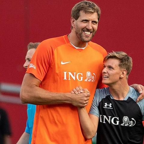 全明星足球手游攻略：从新手到高手的全方位提升技巧与战术解析