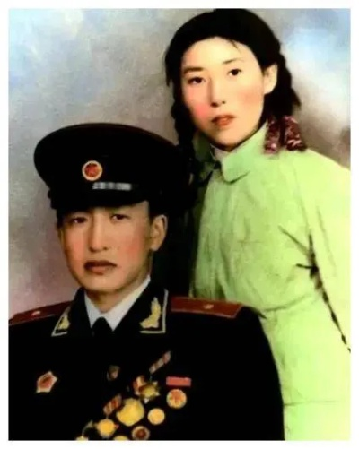 (严夫人近况)英勇无畏,荣耀战场:严夫人传奇人生的军旅风采与英雄事迹 (严夫人近况)英勇无畏,荣耀战场:严夫人传奇人生的军旅风采与英雄事迹