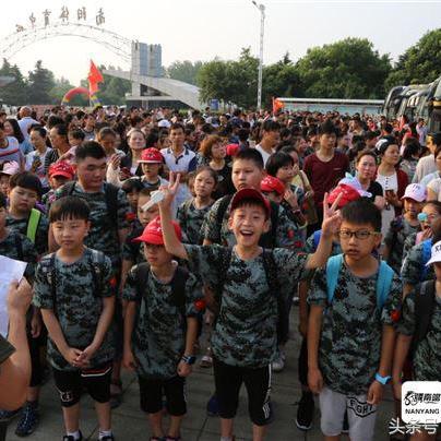中国传媒铁热播!《新亮剑》持续掀起热潮,触动千万观众心弦,引领新时代正能量风向! 中国传媒铁热播!《新亮剑》持续掀起热潮,触动千万观众心弦,引领新时代正能量风向!