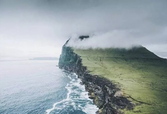 (一念山海什么意思)一念山海间，渺小与伟大共存的深刻哲理探讨