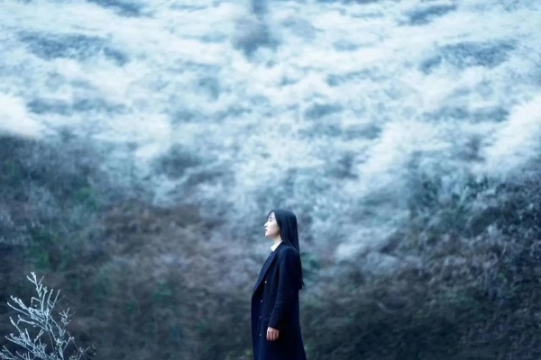 (一念山海什么意思)一念山海间，渺小与伟大共存的深刻哲理探讨